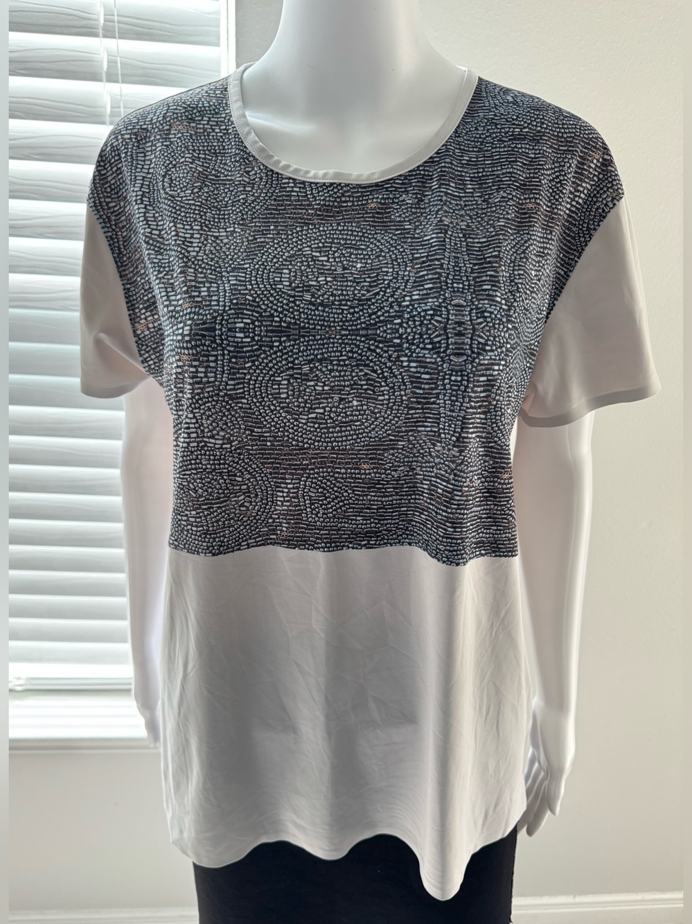 Lululemon Women’s Snapshot Beaded Envy Tee – Size 12. Comfortable and breathable